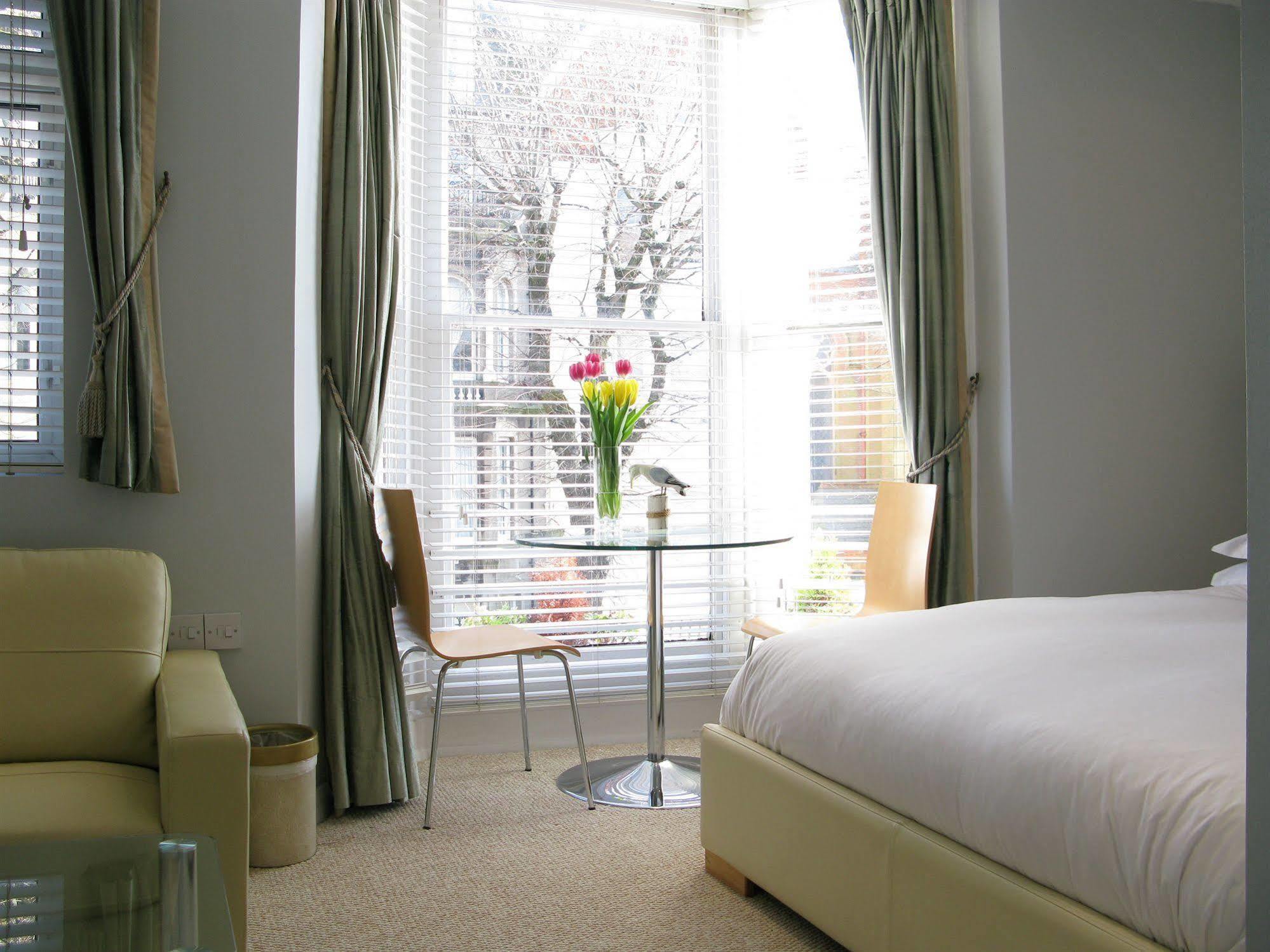 Oyo Lifestyle Hotel Sea Breeze Brighton Kültér fotó