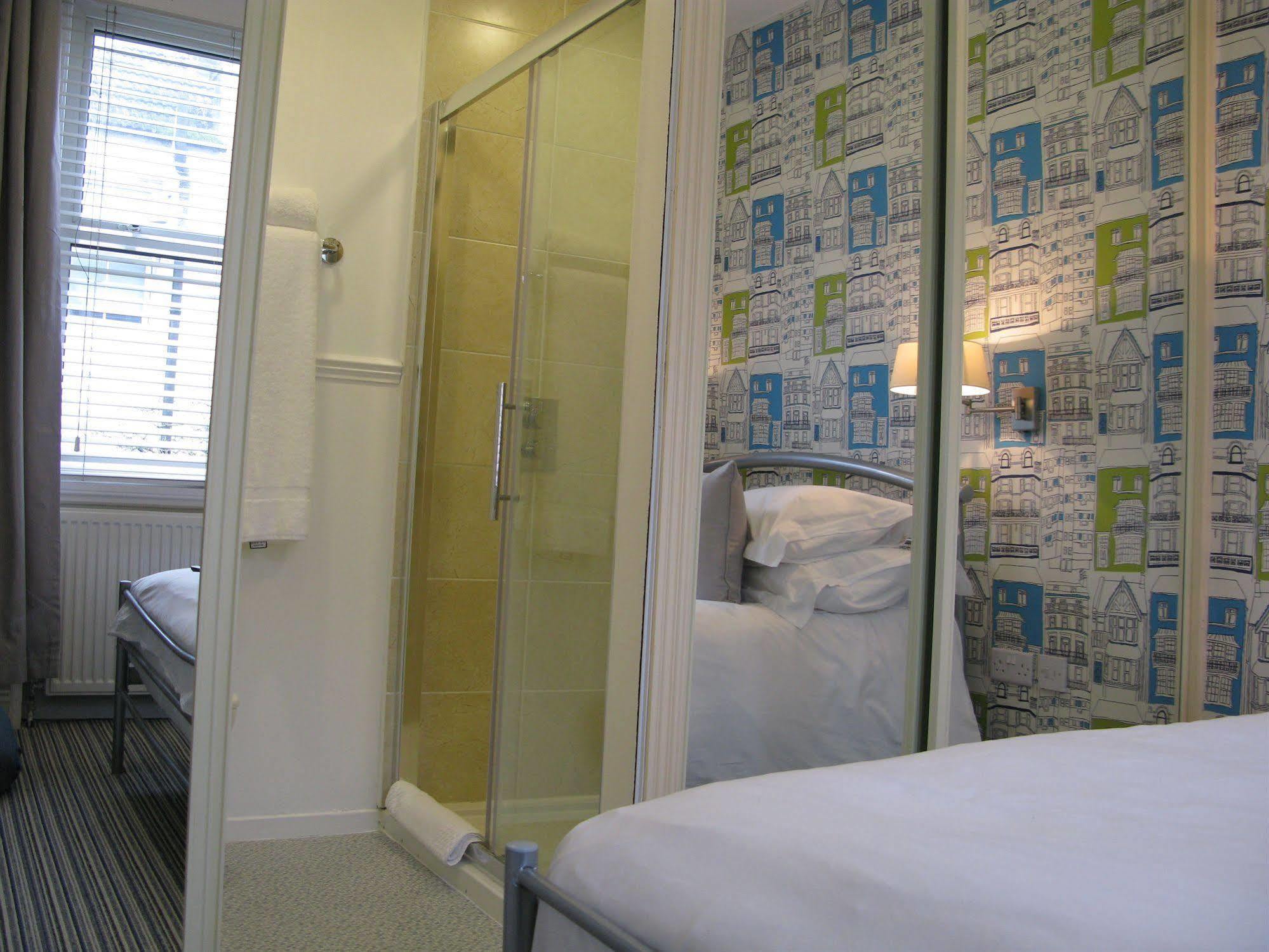 Oyo Lifestyle Hotel Sea Breeze Brighton Kültér fotó
