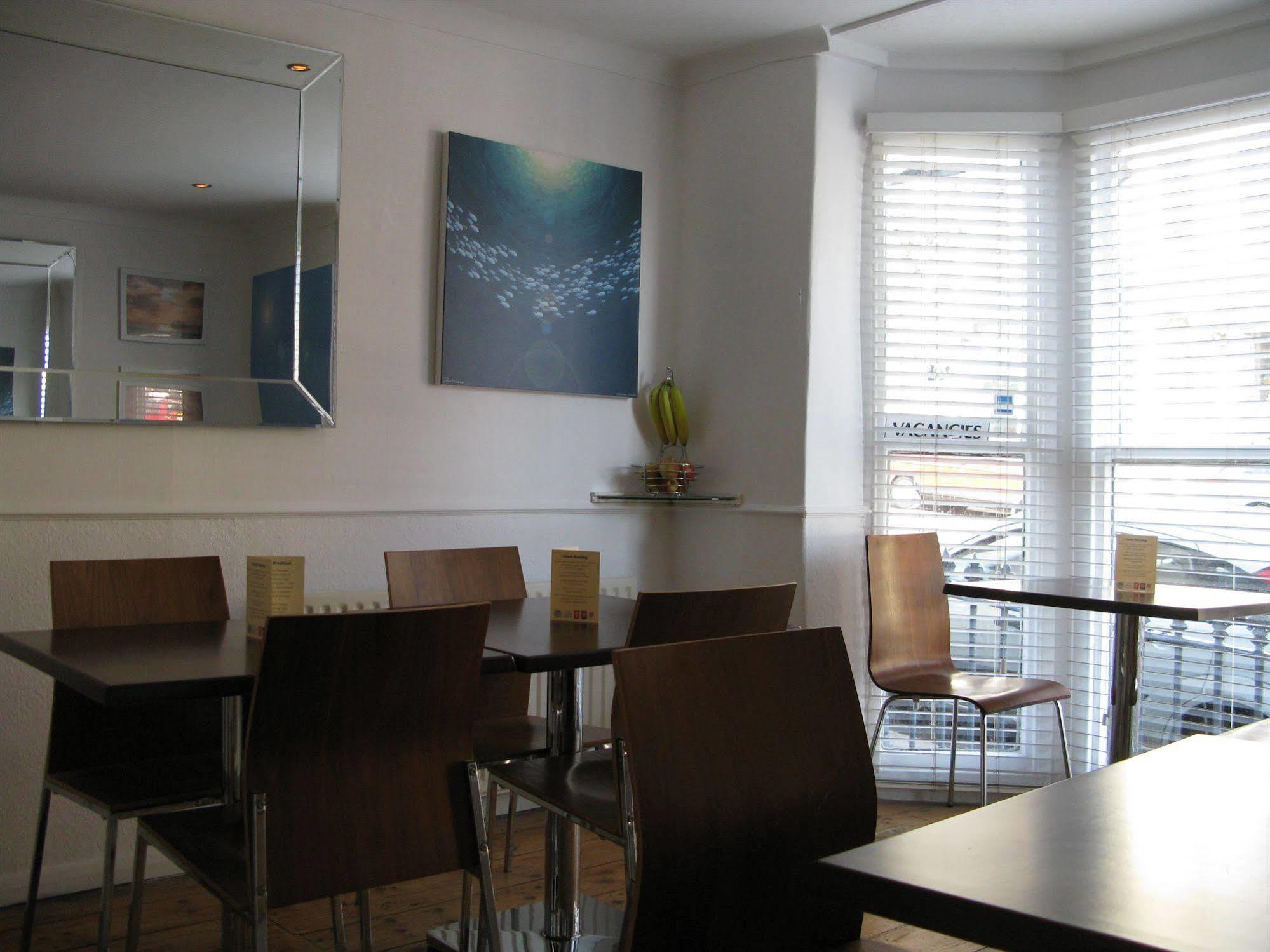 Oyo Lifestyle Hotel Sea Breeze Brighton Kültér fotó