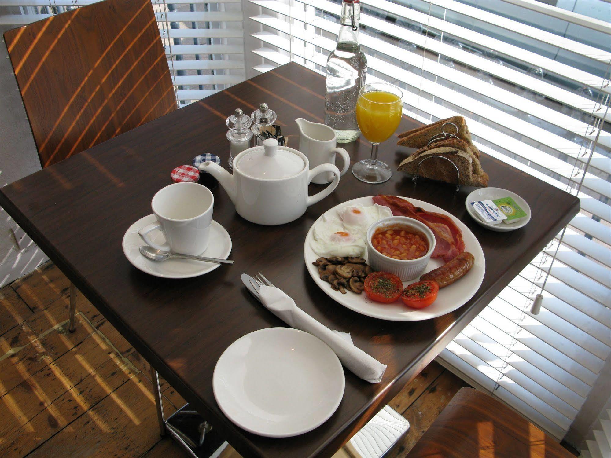Oyo Lifestyle Hotel Sea Breeze Brighton Kültér fotó