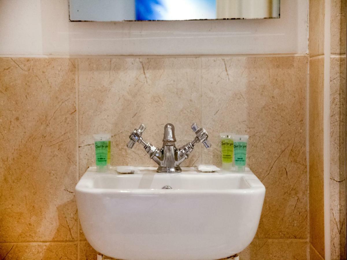 Oyo Lifestyle Hotel Sea Breeze Brighton Kültér fotó